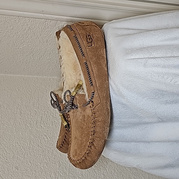UGG Moccasins Chestnut - Picture 2 of 10